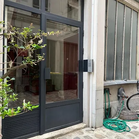 Design Appartment In The Marais Paris Exterior photo